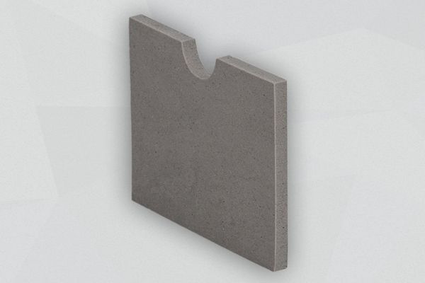 Graue Platte Schwingungsisolierungen stehend